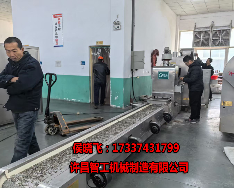 12.3日 河北客戶(hù)來(lái)廠(chǎng)試機(jī)2米生產(chǎn)線(xiàn)炒瓜子